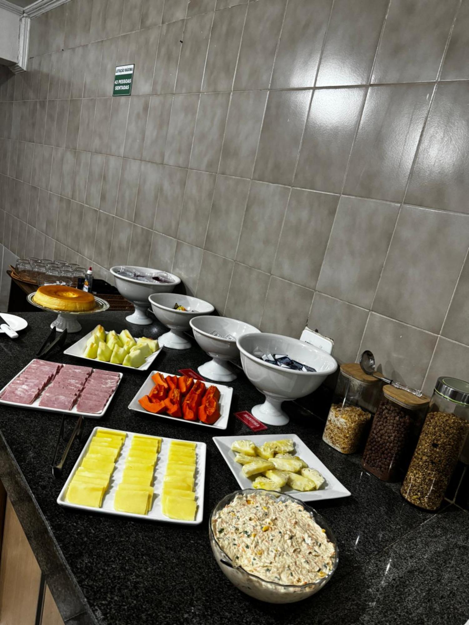 Hotel Castro Itumbiara Kültér fotó